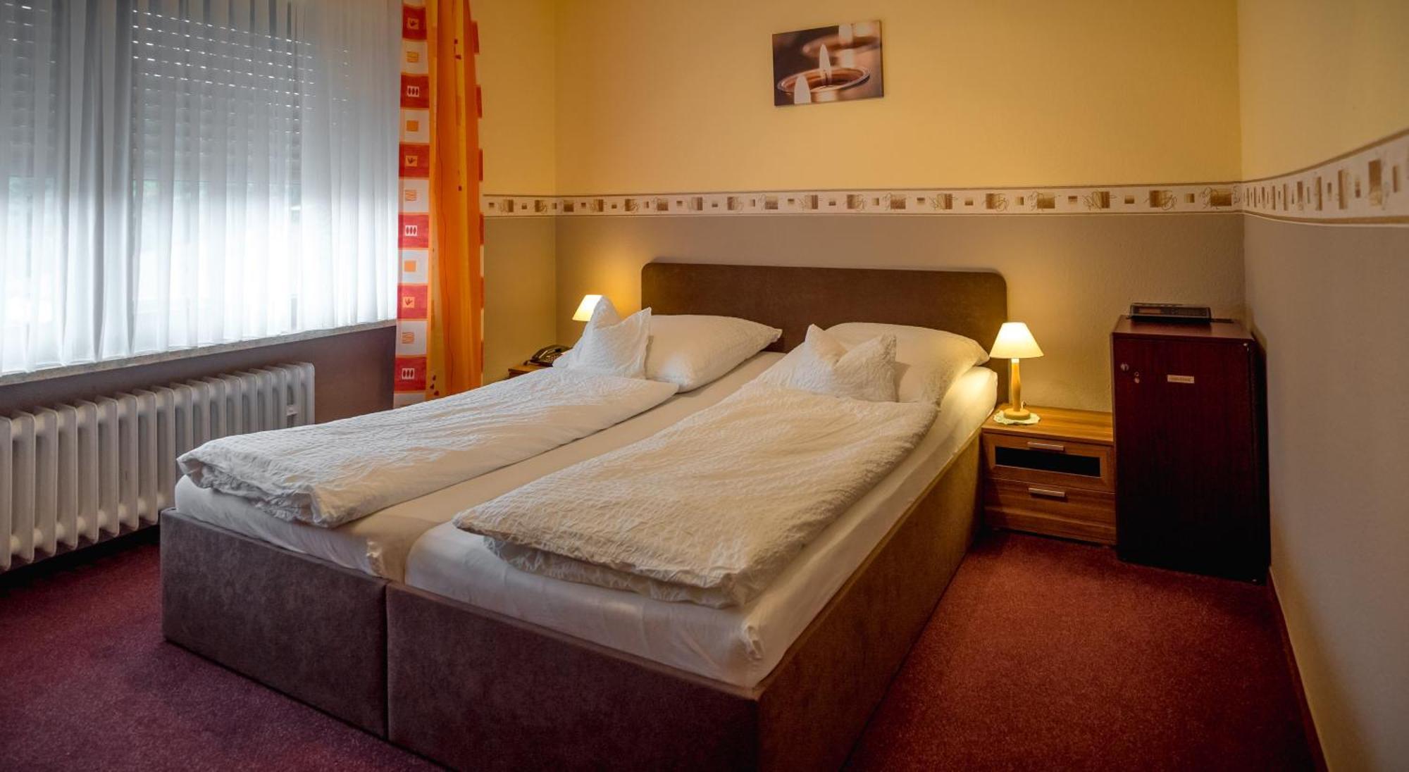 Hotel Bisenius ทราเบิน-ทราร์บาค ภายนอก รูปภาพ
