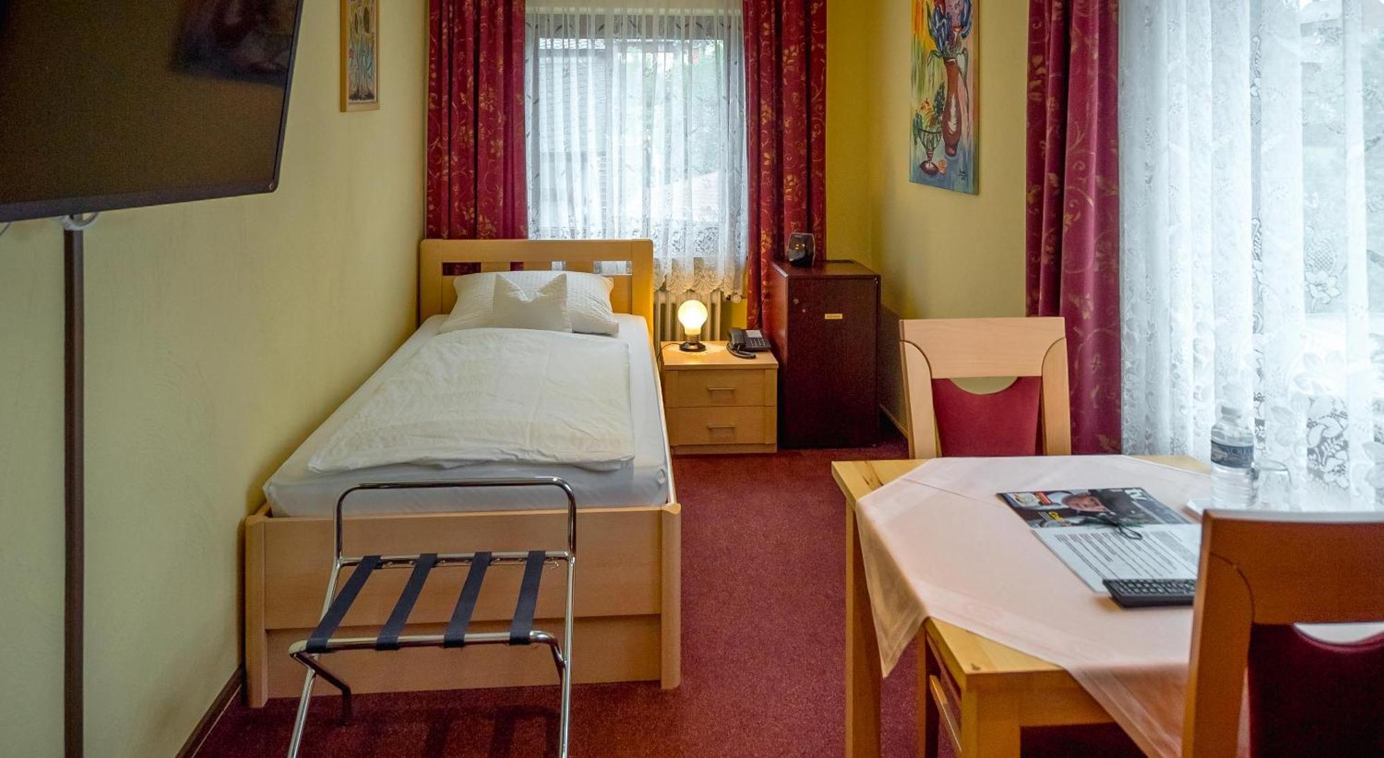 Hotel Bisenius ทราเบิน-ทราร์บาค ภายนอก รูปภาพ