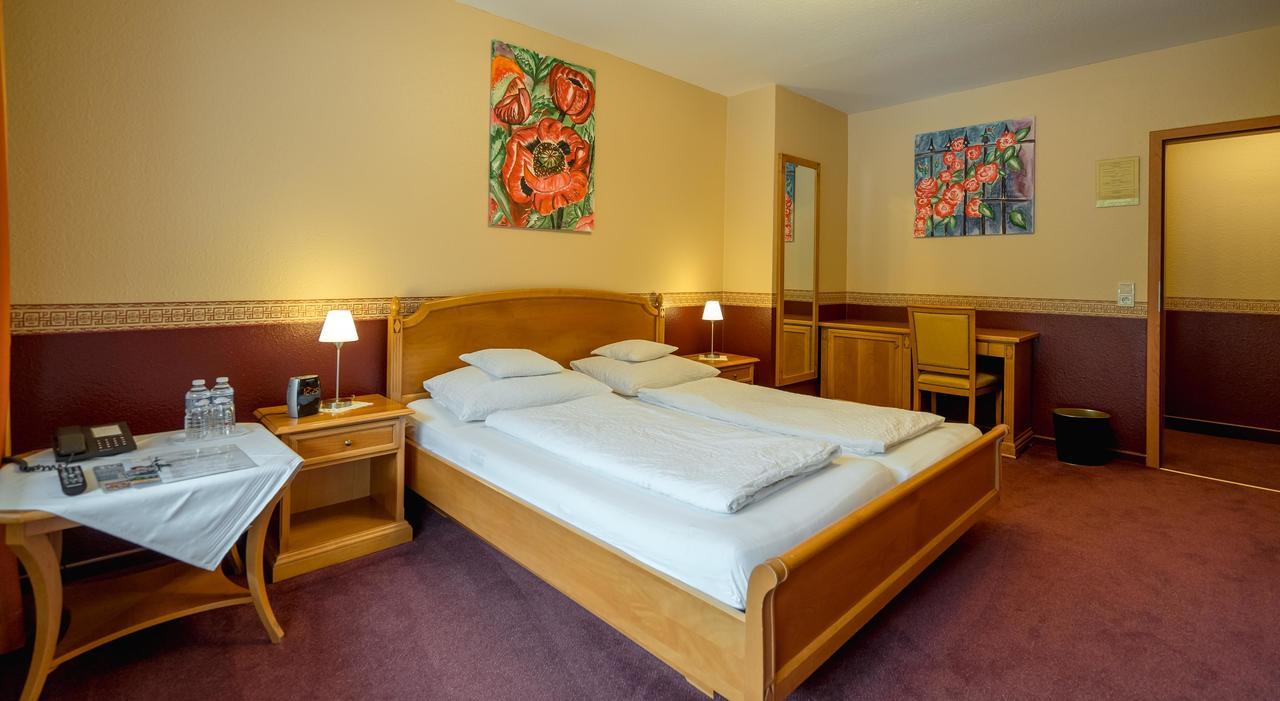 Hotel Bisenius ทราเบิน-ทราร์บาค ภายนอก รูปภาพ